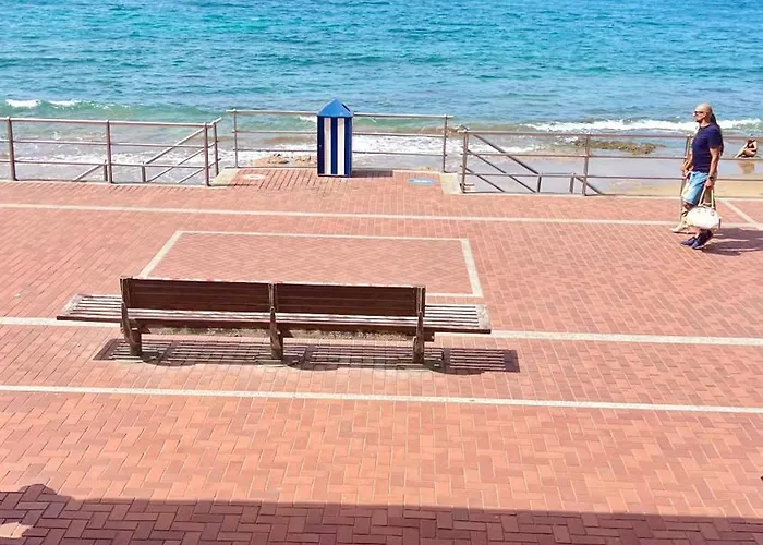 En Primera Linea De Playa Y Vistas Al Mar Y Piscina *