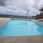 En Primera Linea De Playa Y Vistas Al Mar Y Piscina Apartament