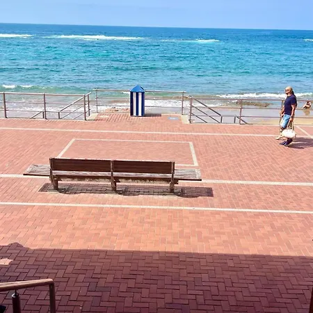 En Primera Linea De Playa Y Vistas Al Mar Y Piscina *